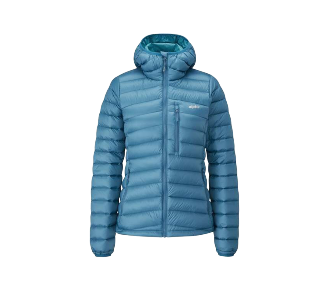 Blue women’s insulated ski jacket with full zip and hood, brand name “alpin”, suitable for cross-country skiing